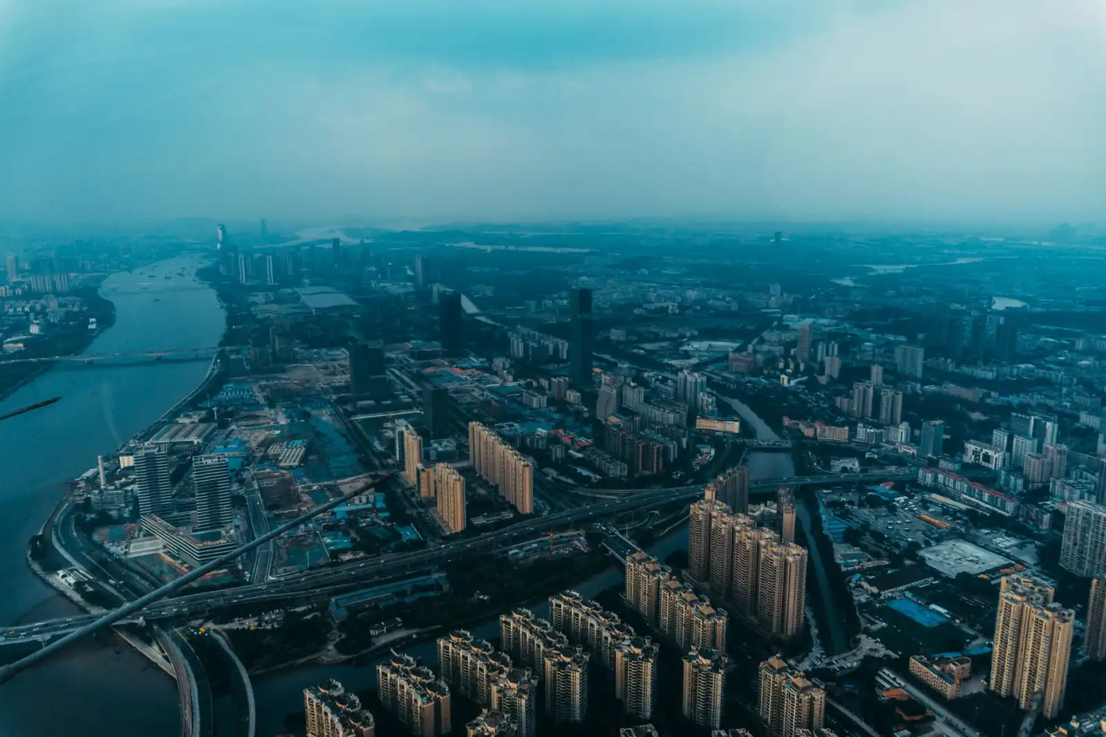 武汉文帝科技智能窗帘系统在高端住宅中的遮阳应用方案